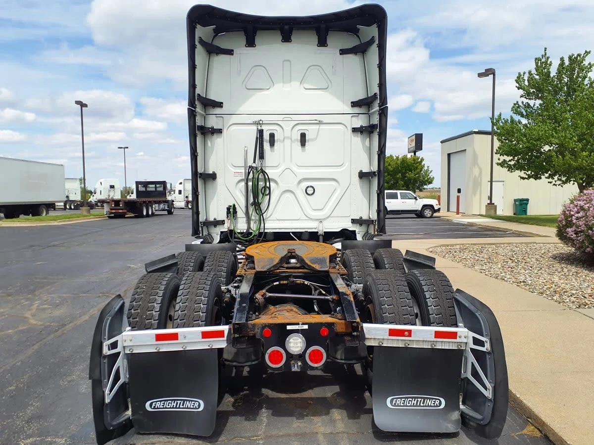 2022 Freightliner Cascadia in Altoona, IA — photo 5