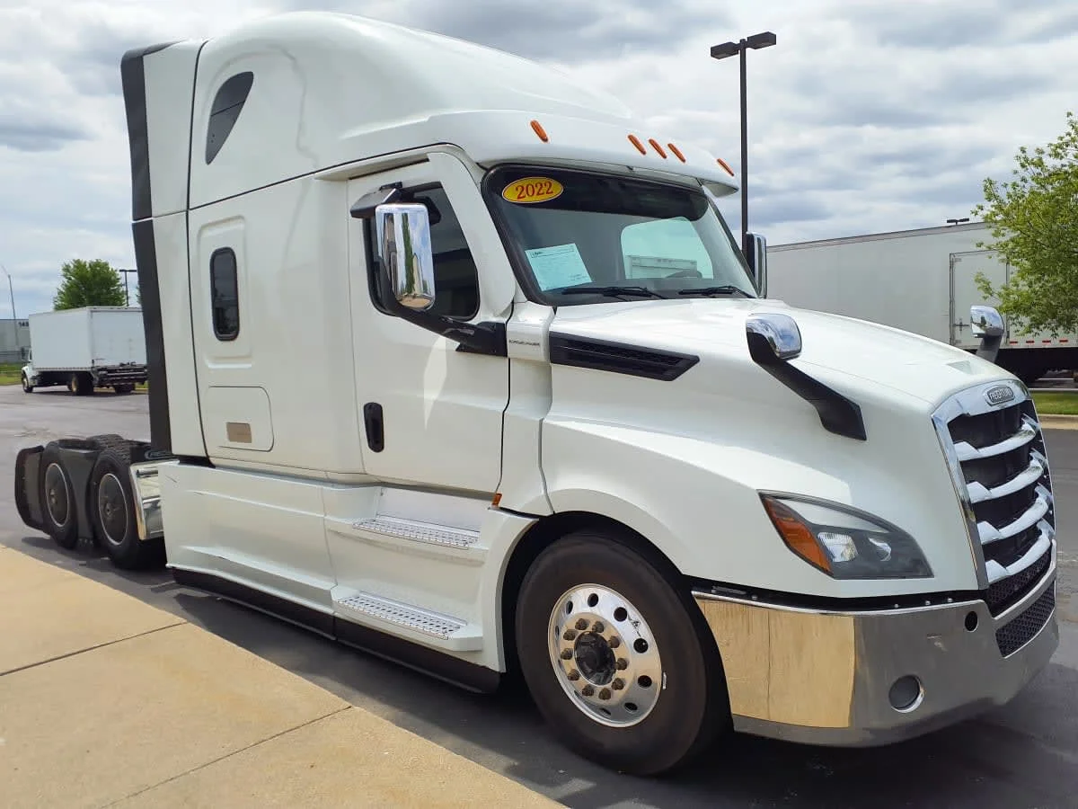 2022 Freightliner Cascadia in Altoona, IA — photo 3