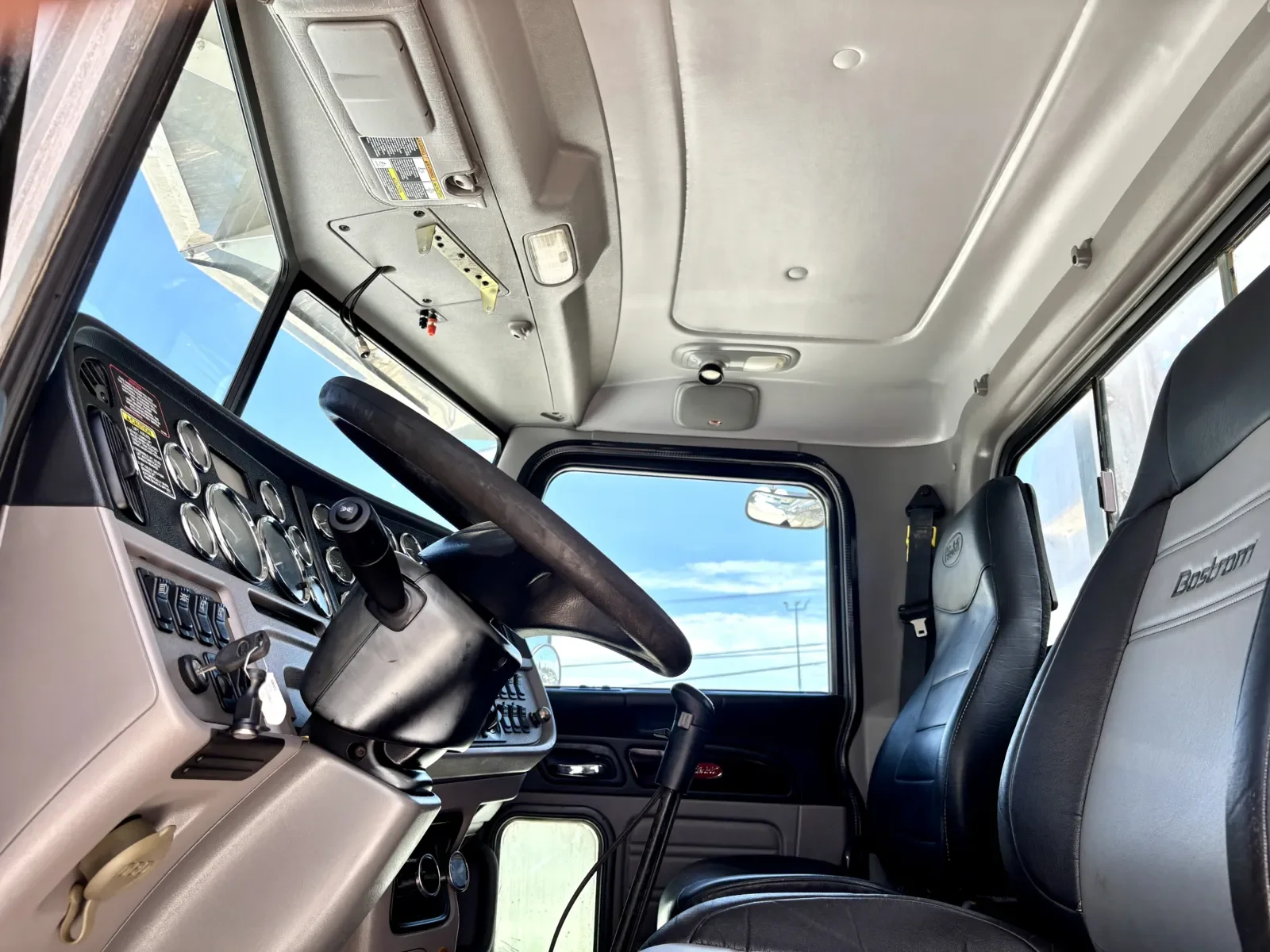 2015 Peterbilt 389 - image 14