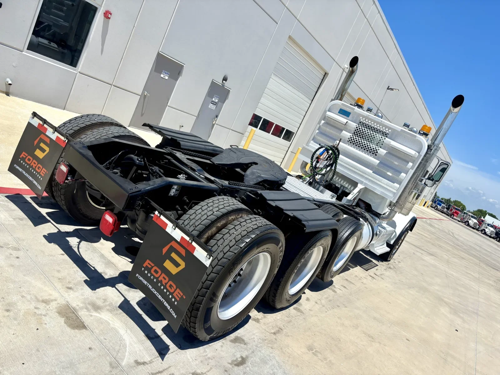 2015 Peterbilt 389 in Hutchins, TX — photo 11