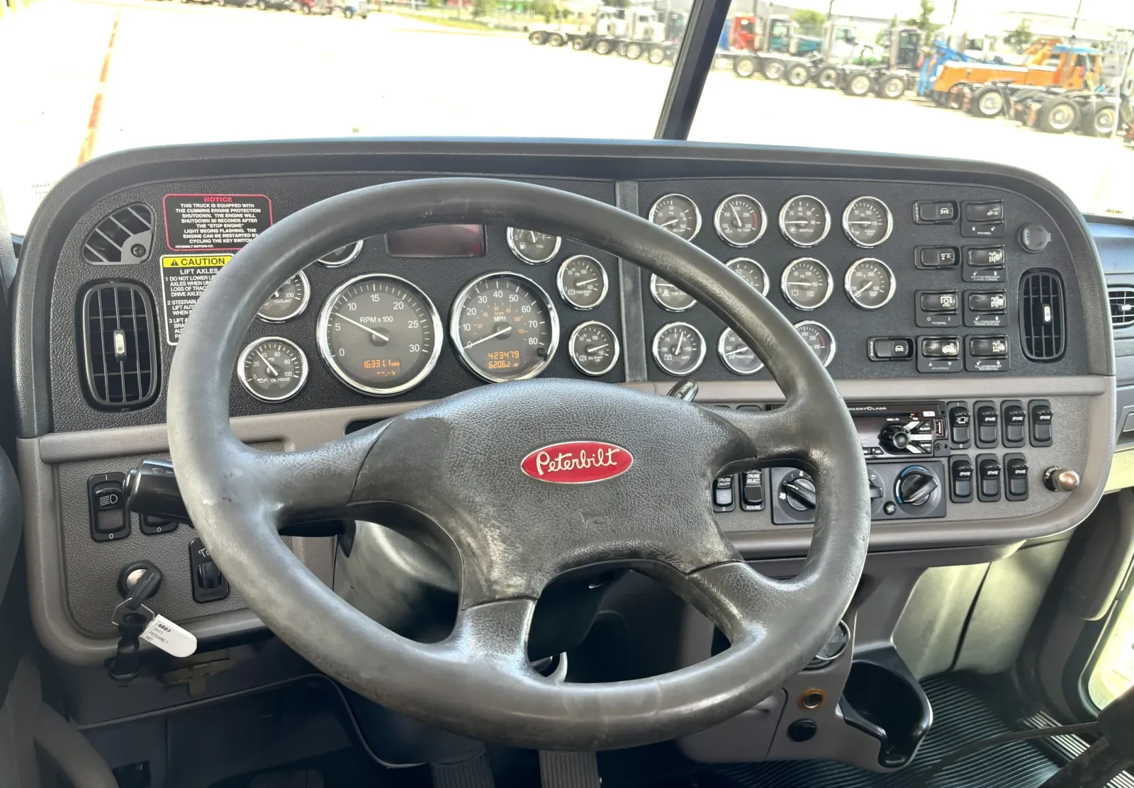 2015 Peterbilt 389 - image 16
