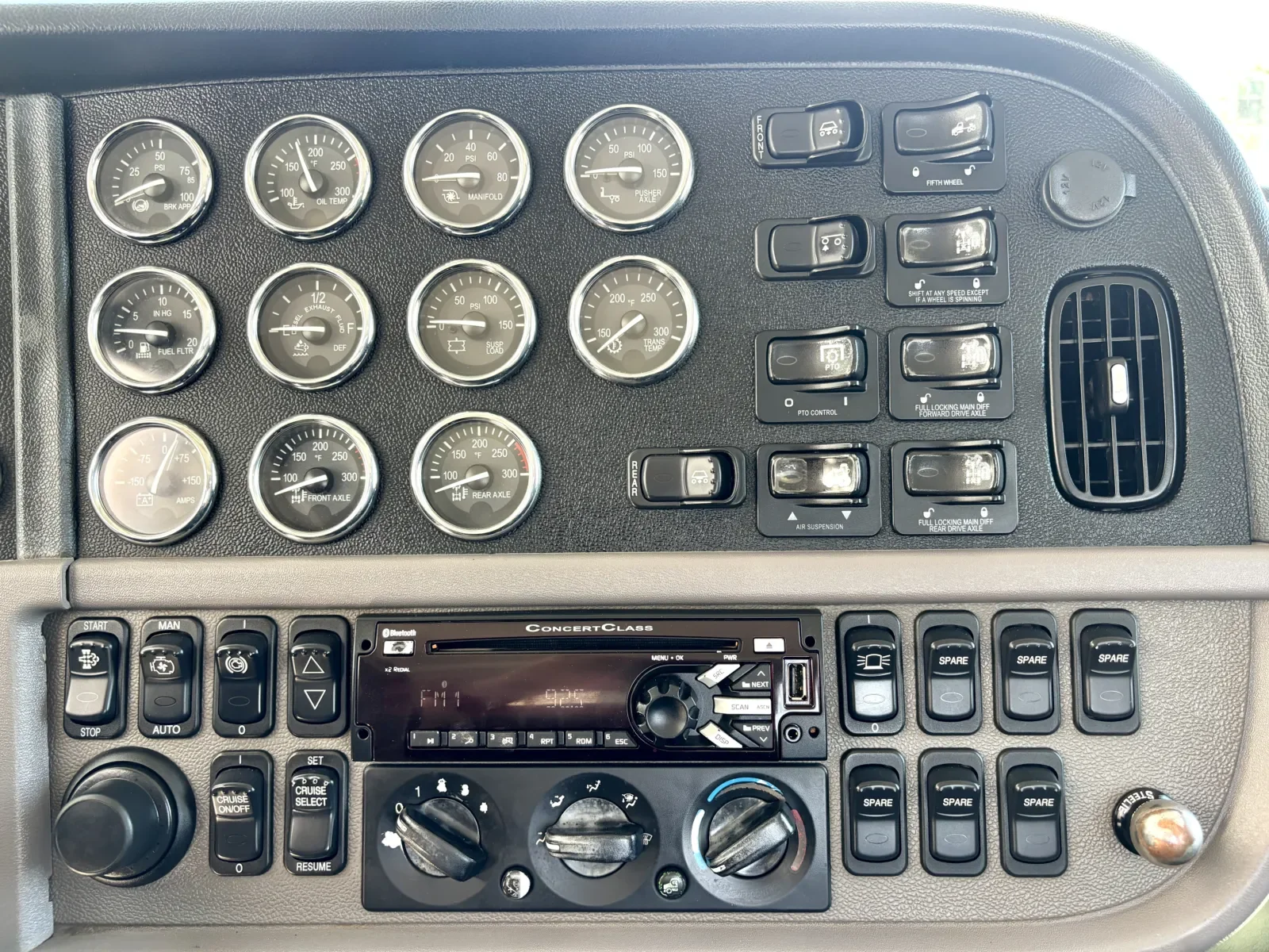 2015 Peterbilt 389 - image 18