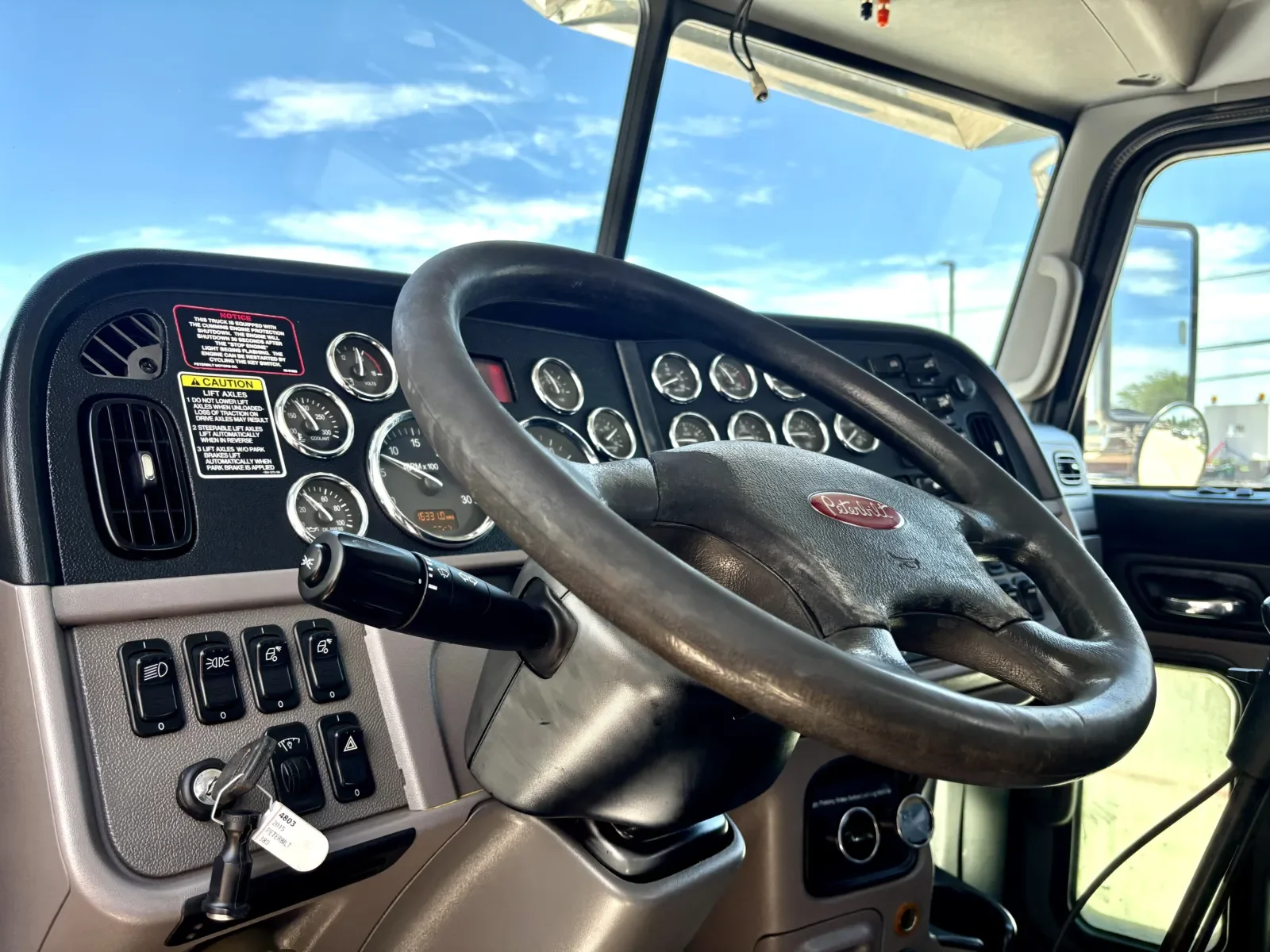2015 Peterbilt 389 - image 15