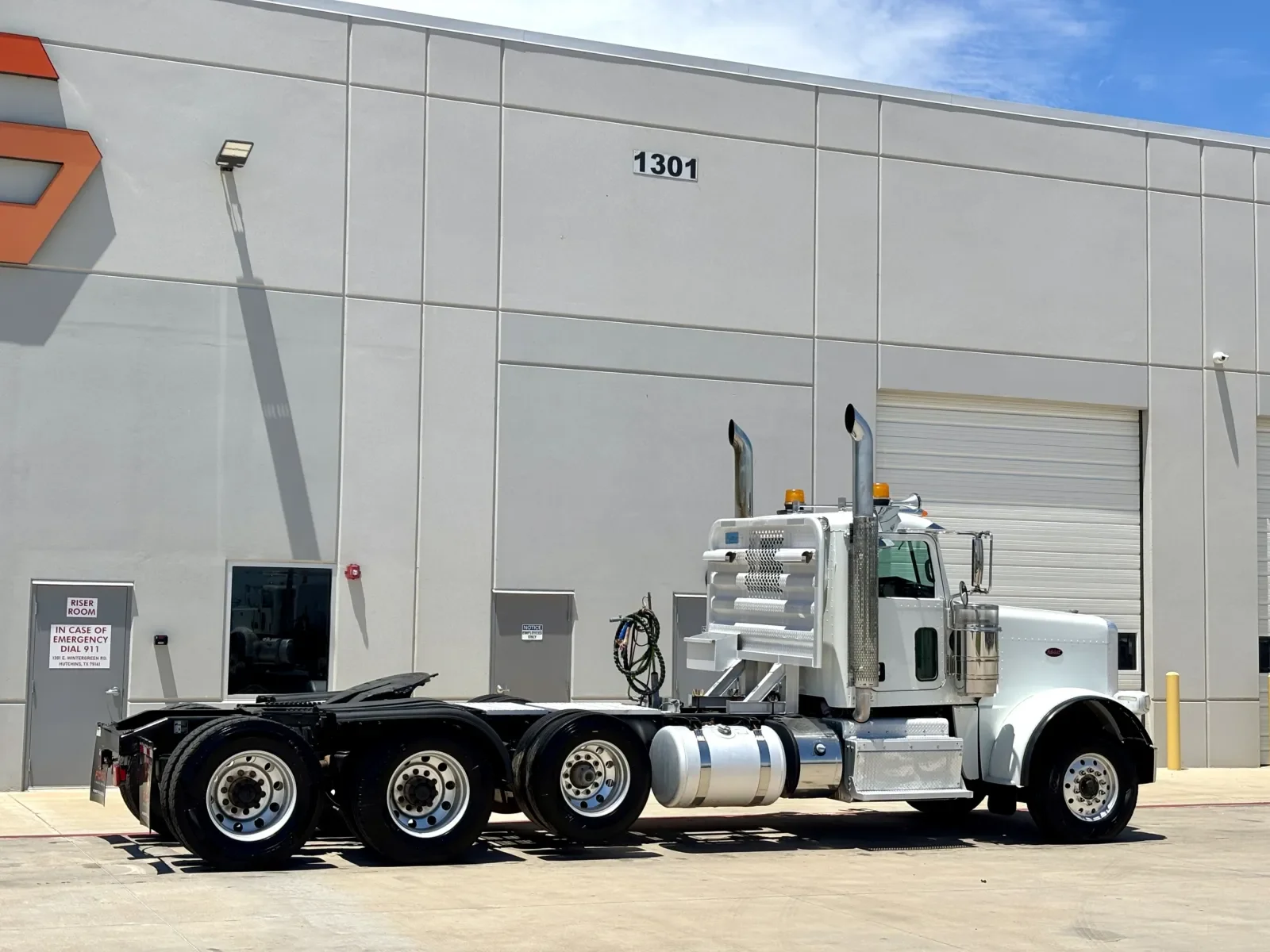 2015 Peterbilt 389 in Hutchins, TX — photo 5