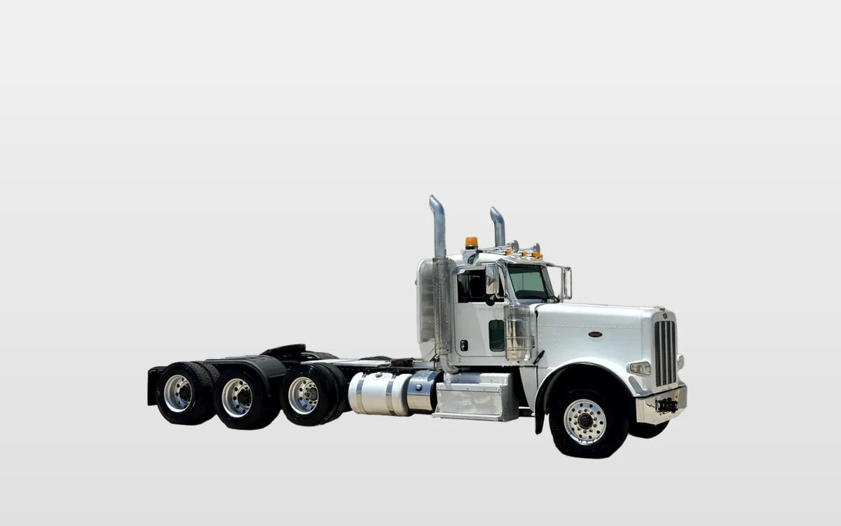 2015 Peterbilt 389 - image 1