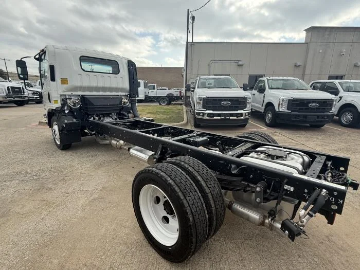 2025 Isuzu NRR in Dallas, TX — photo 3