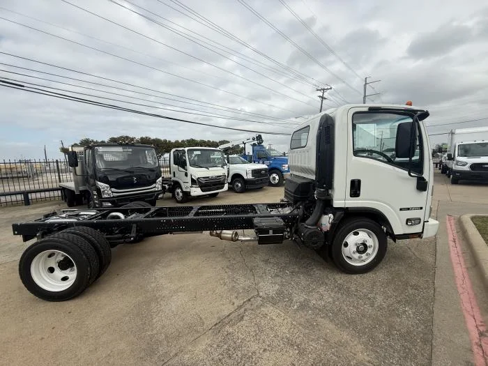 2025 Isuzu NRR in Dallas, TX — photo 6