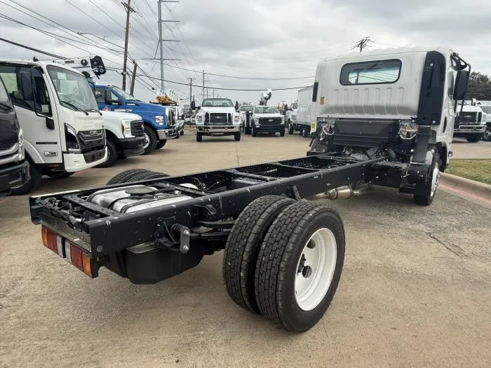 2025 Isuzu NRR in Dallas, TX — photo 5