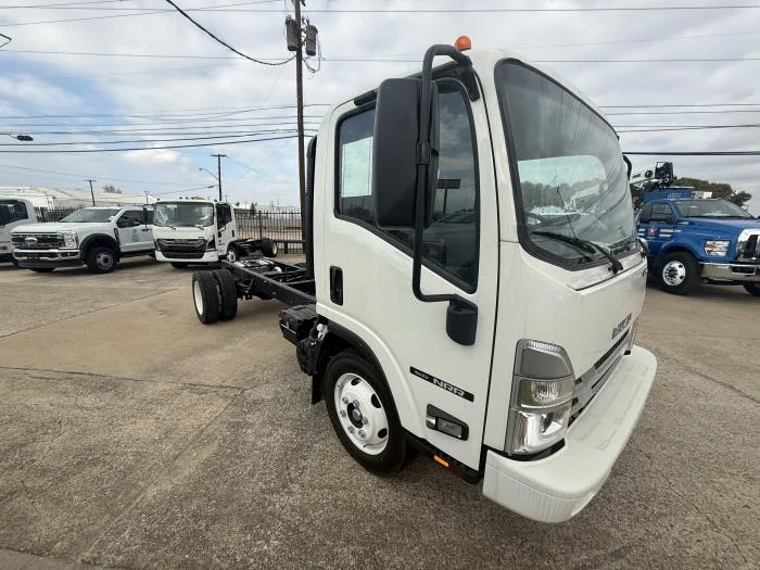 2025 Isuzu NRR in Dallas, TX — photo 7