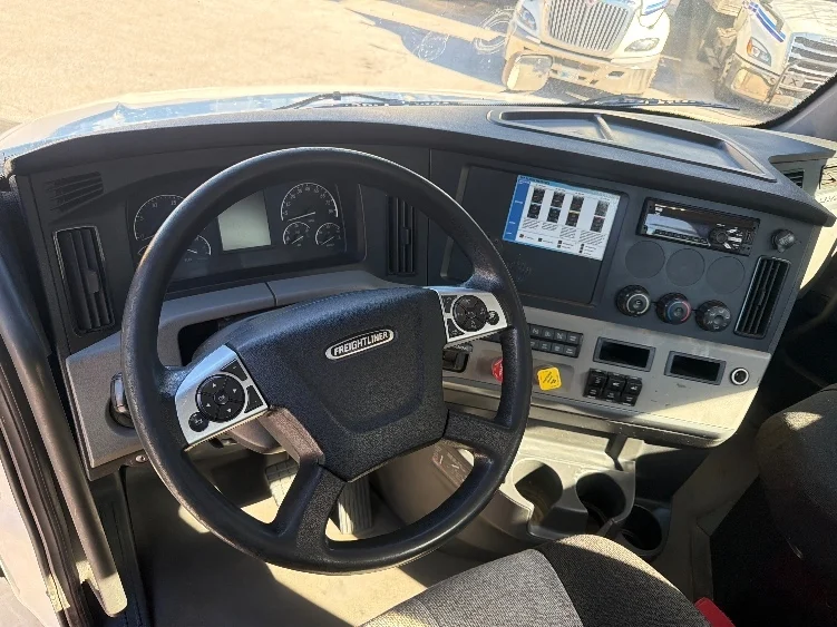 2021 Freightliner Cascadia - image 10