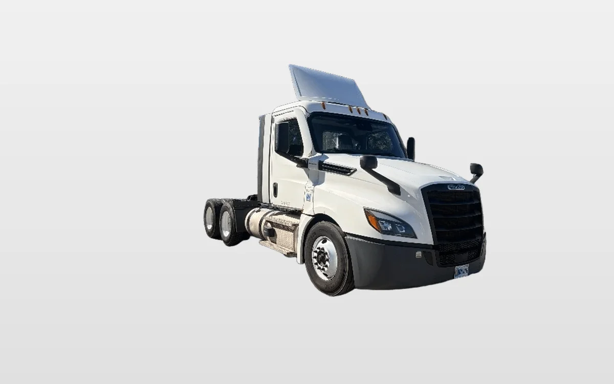 2021 Freightliner Cascadia - image 1