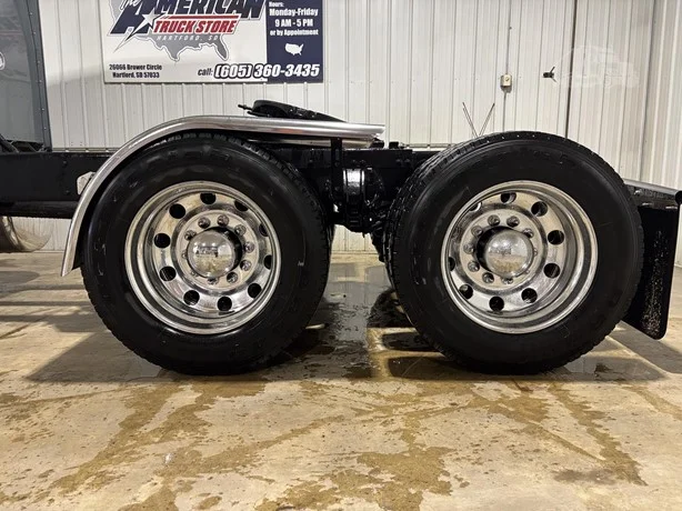 2014 Peterbilt 389 in Hartford, SD — photo 10