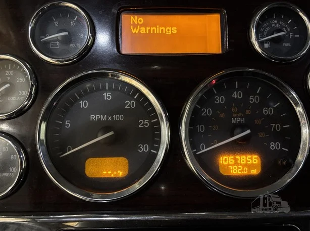 2014 Peterbilt 389 in Hartford, SD — photo 19