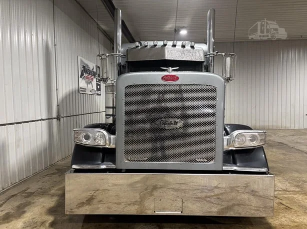2014 Peterbilt 389 - image 3