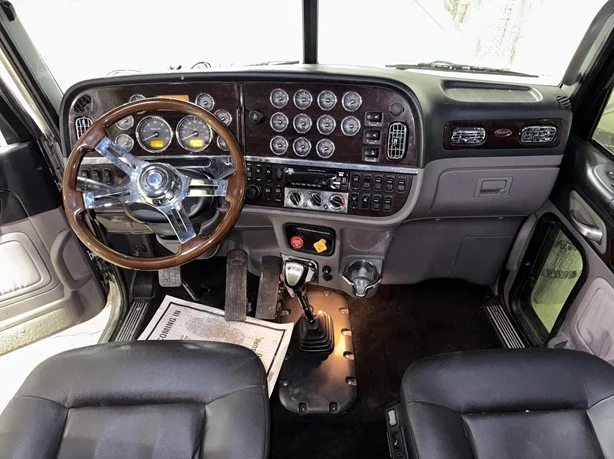 2014 Peterbilt 389 in Hartford, SD — photo 17