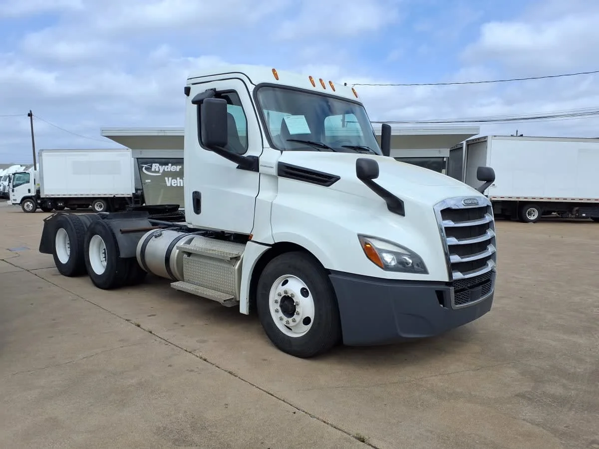 2020 Freightliner Cascadia - image 3