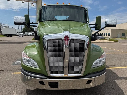 2023 Kenworth T680 in Denver, CO — photo 2