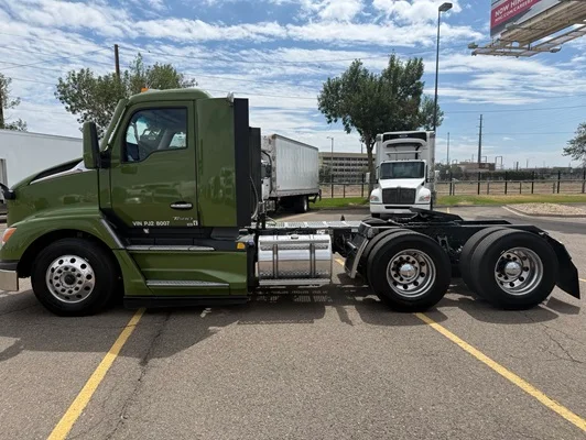 2023 Kenworth T680 in Denver, CO — photo 13