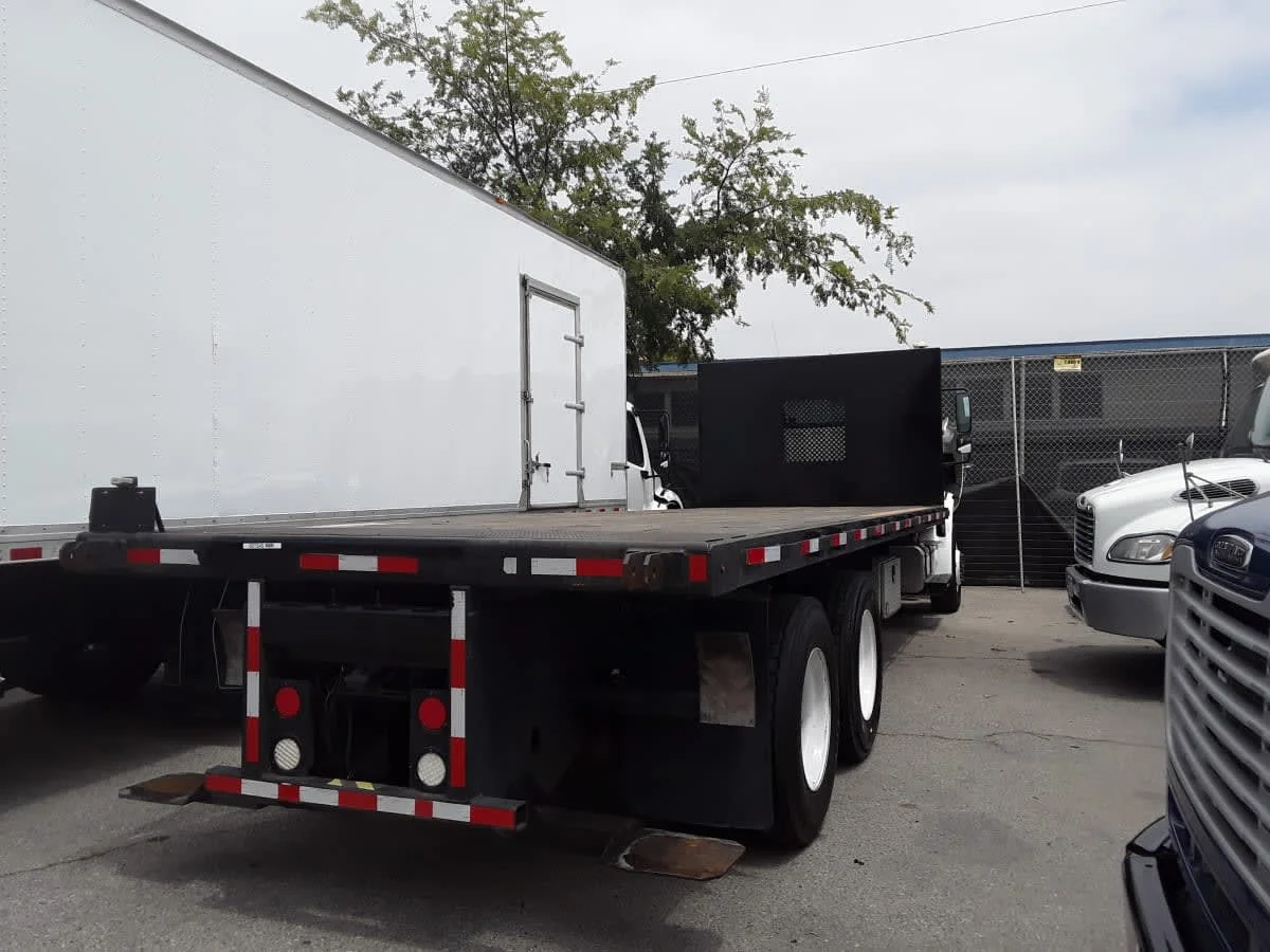 2016 Freightliner M2 106 - image 4