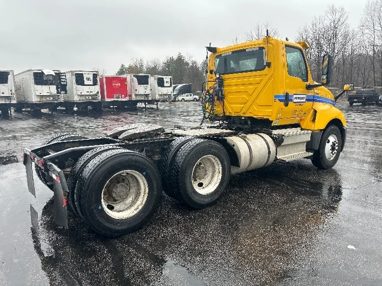 2020 International LT - image 7