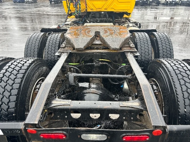 2020 International LT - image 6