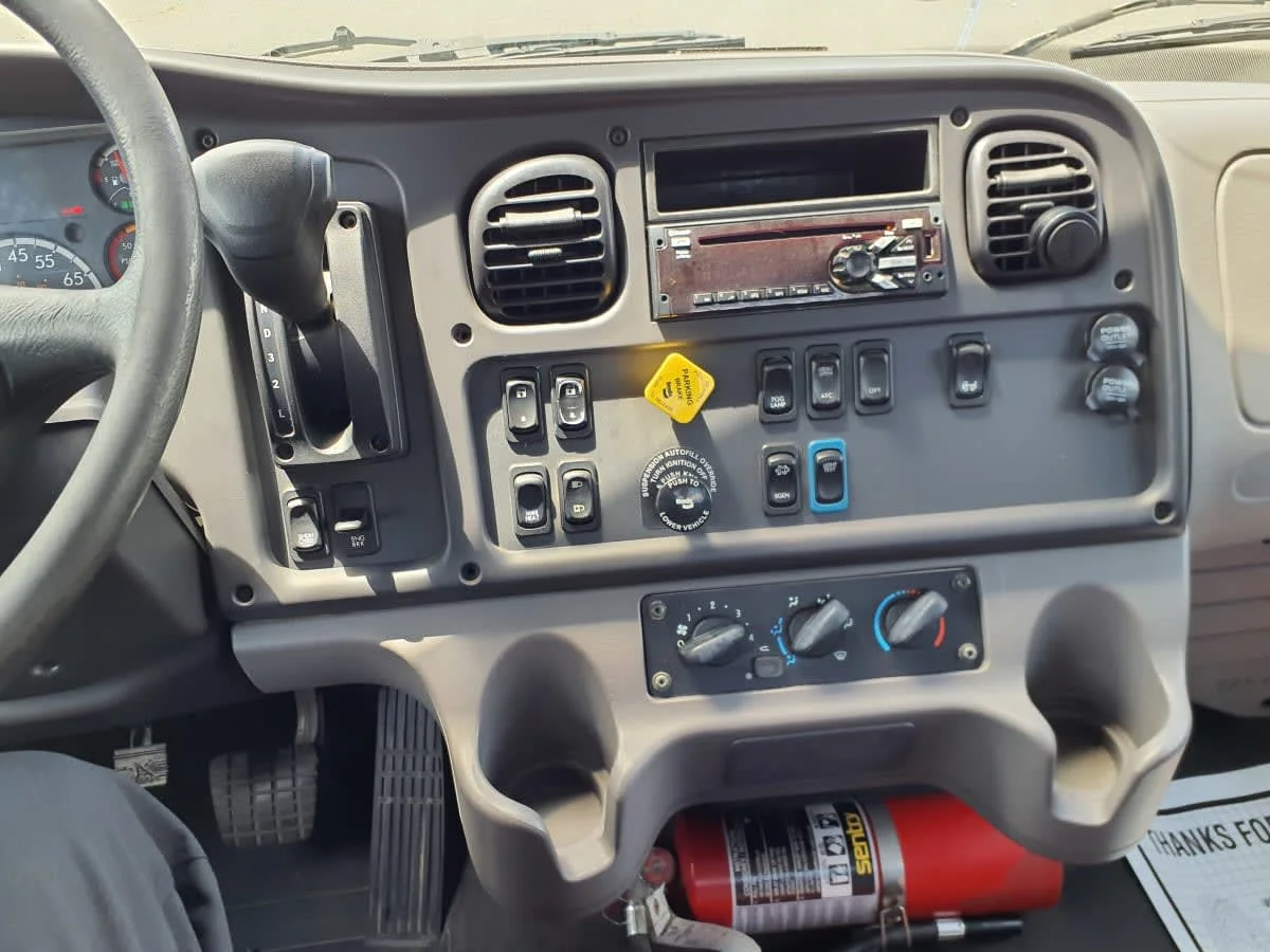 2020 Freightliner M2 106 - image 7