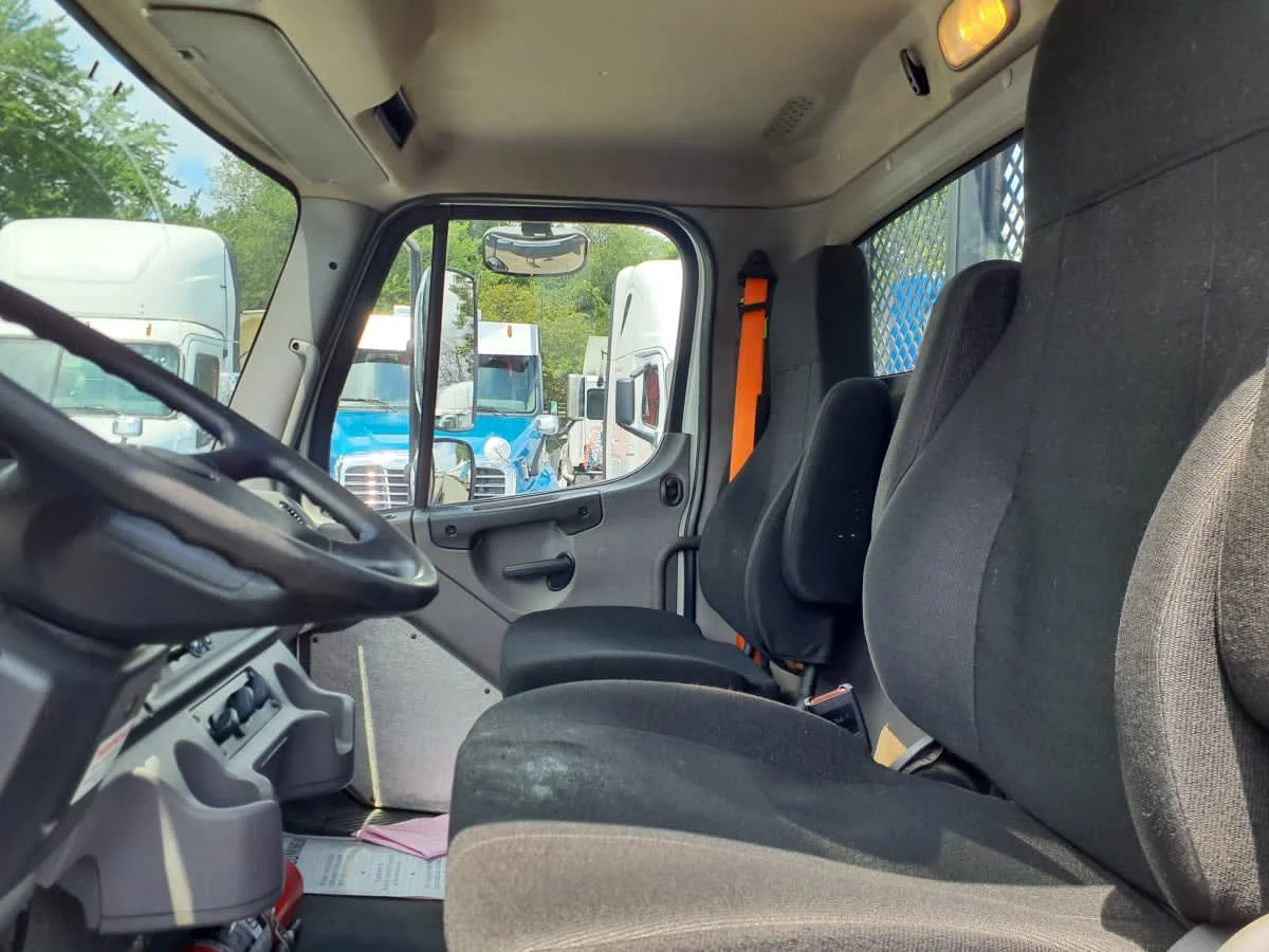 2020 Freightliner M2 106 in Springfield, MA — photo 12