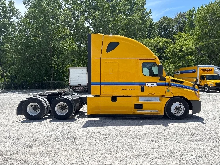 2022 Freightliner Cascadia in Byron Center, MI — photo 8
