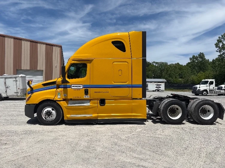 2022 Freightliner Cascadia in Byron Center, MI — photo 4