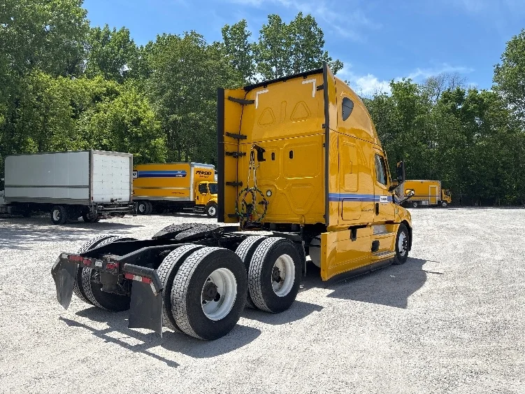 2022 Freightliner Cascadia in Byron Center, MI — photo 7