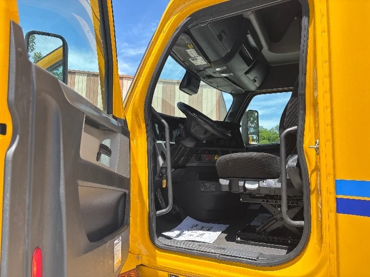 2022 Freightliner Cascadia in Byron Center, MI — photo 9
