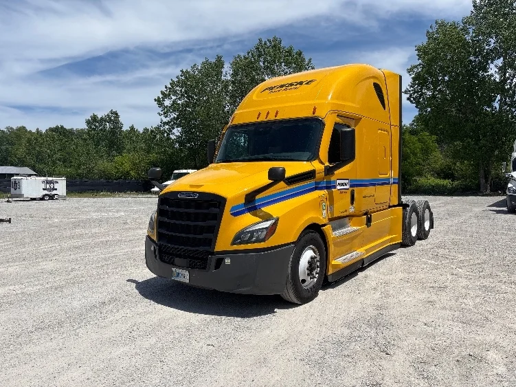 2022 Freightliner Cascadia in Byron Center, MI — photo 3