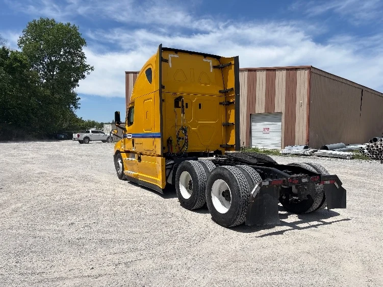 2022 Freightliner Cascadia in Byron Center, MI — photo 5