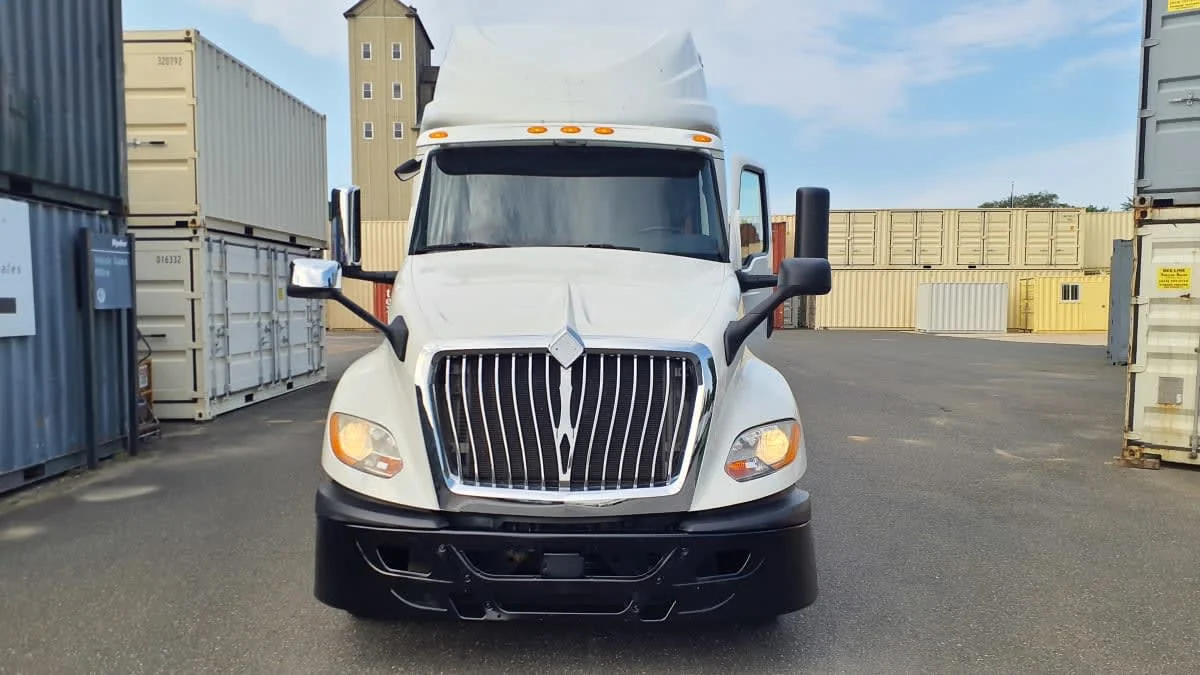 2019 International LT in Springfield, MA — photo 2