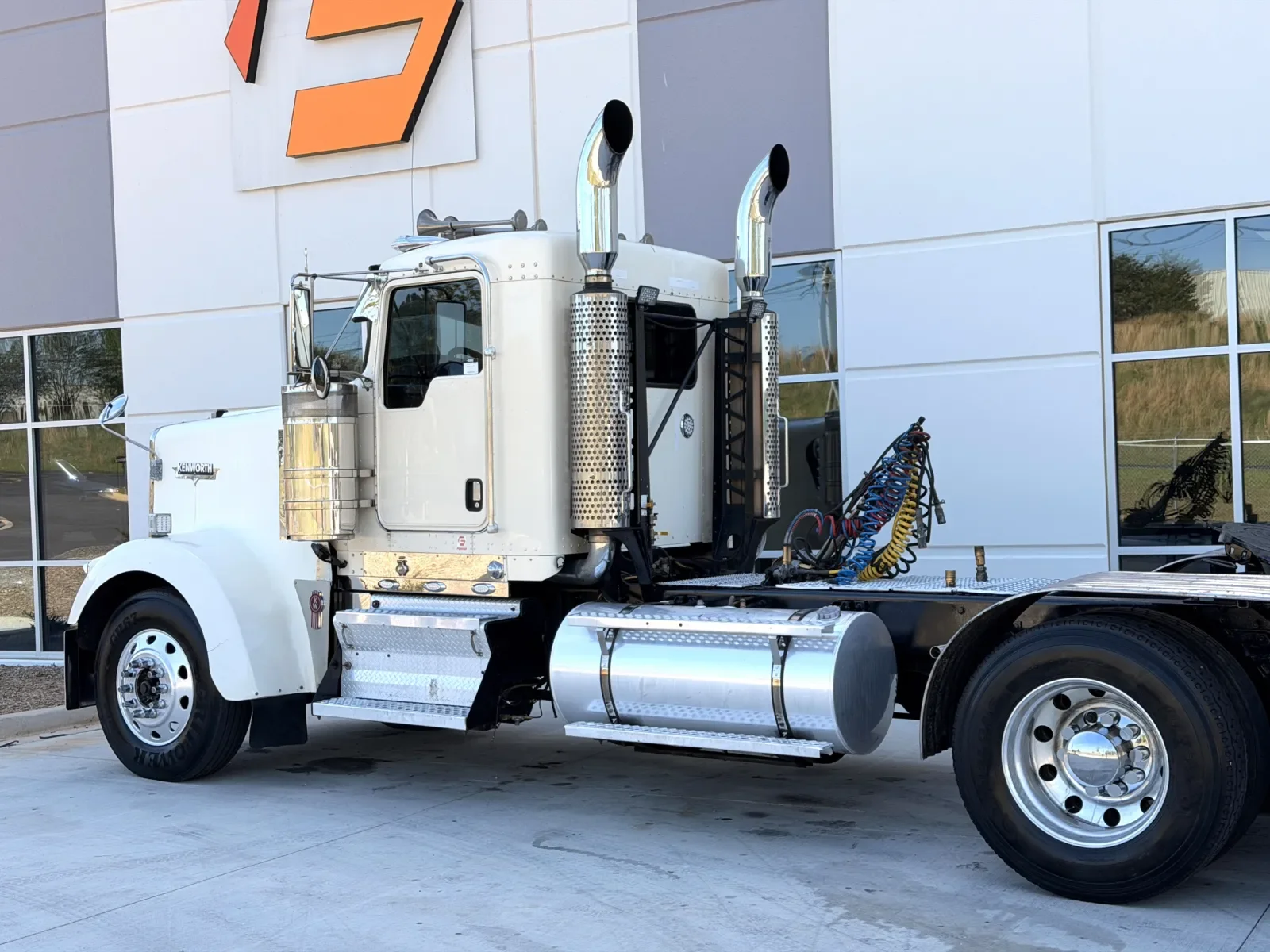 2005 Kenworth W900 - image 8