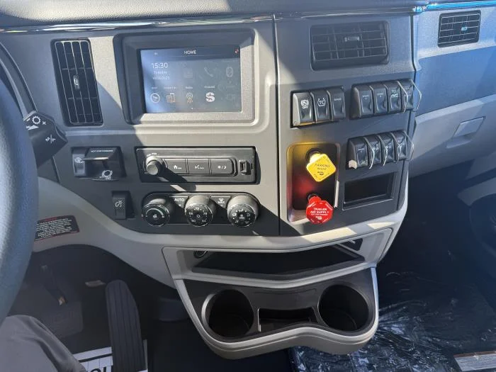 2026 Peterbilt 579 - image 33