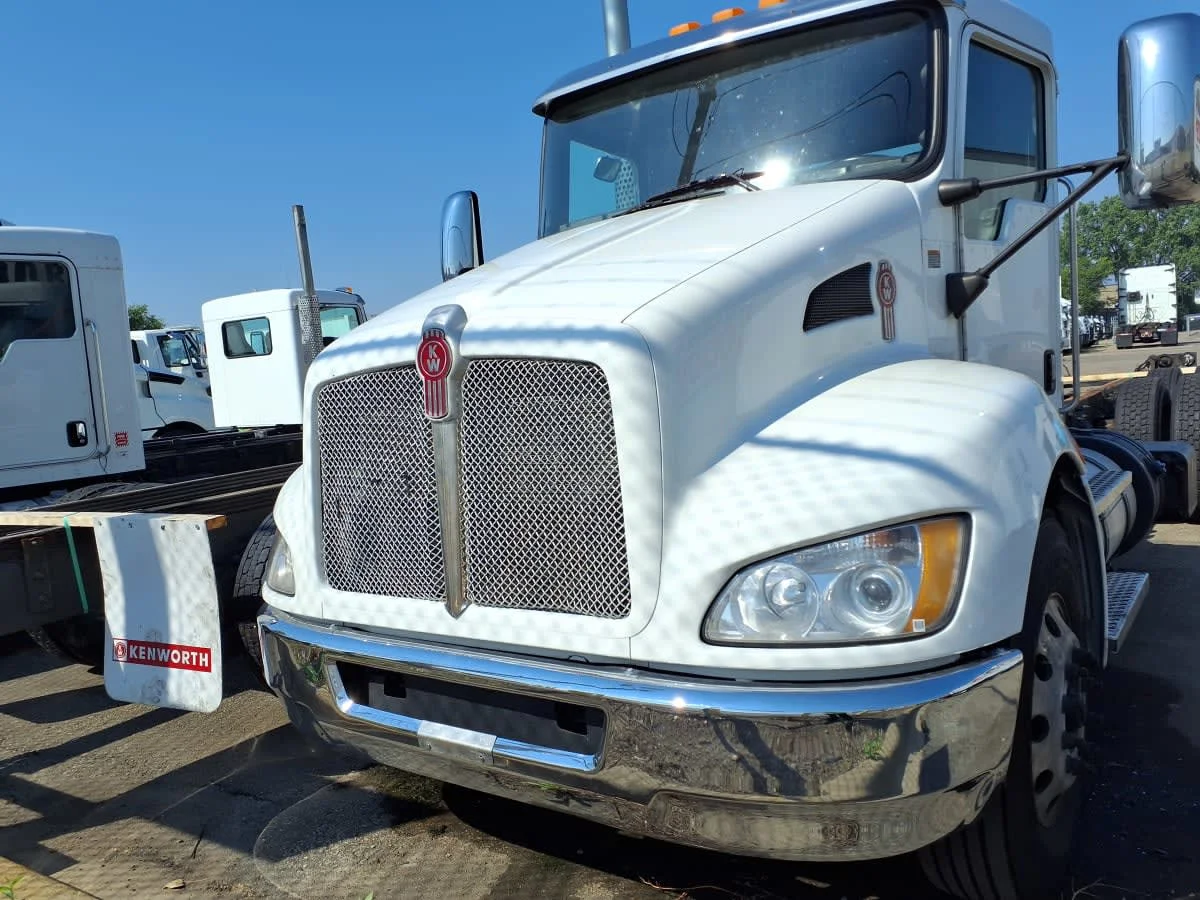 2020 Kenworth T370 - image 2