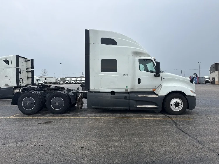 2023 International LT - image 8