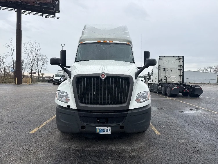 2023 International LT - image 2