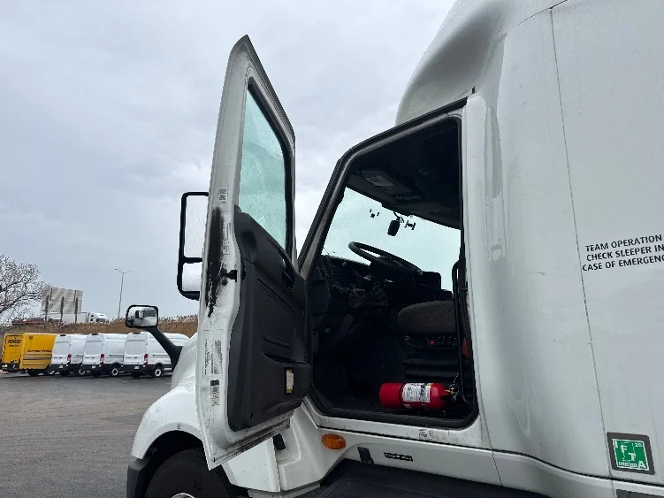 2023 International LT - image 9