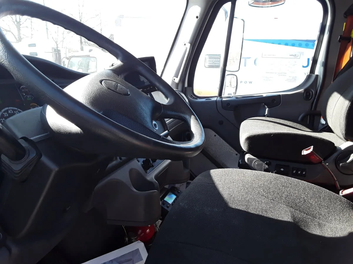 2021 Freightliner M2 106 - image 9