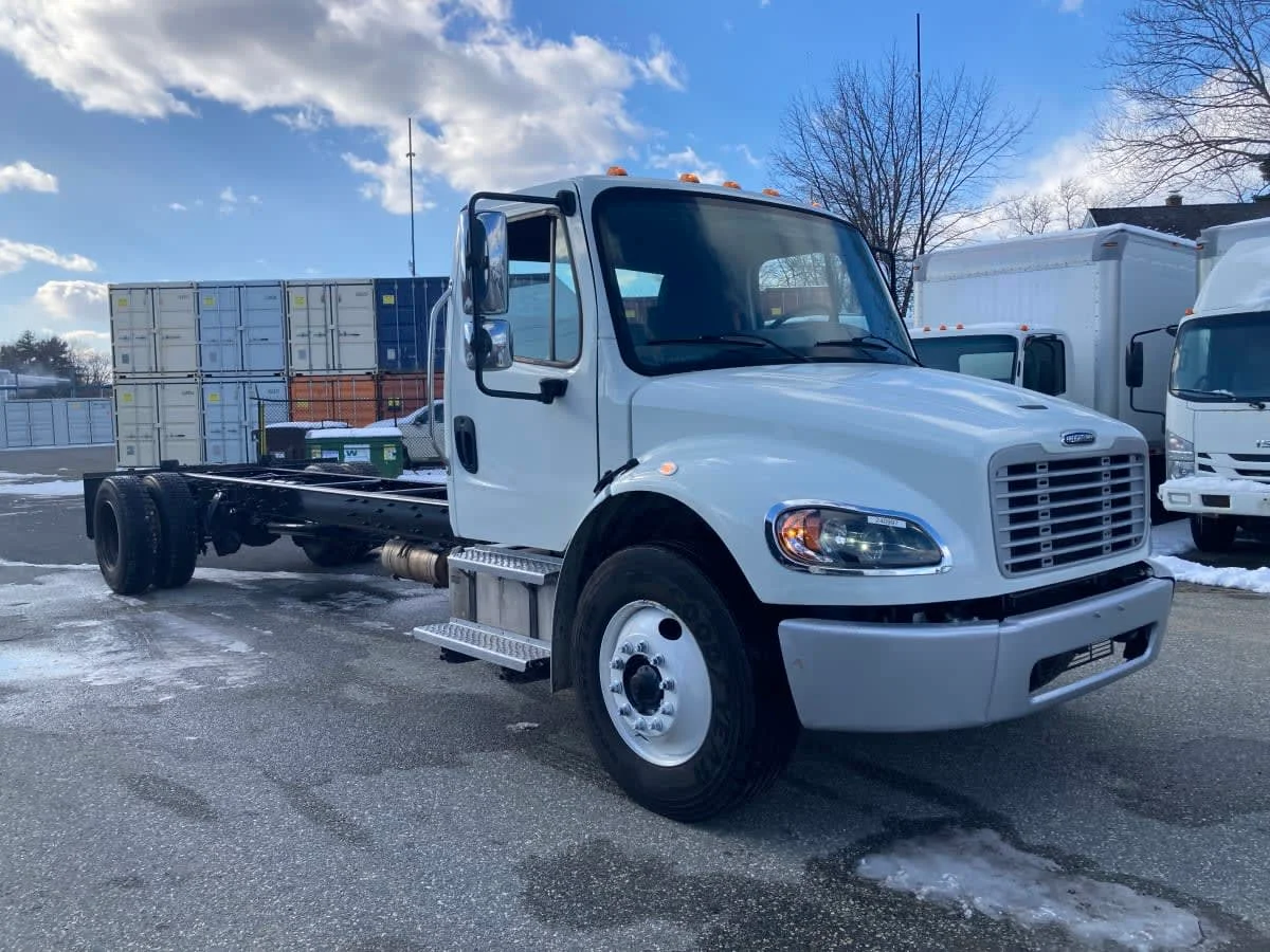 2020 Freightliner M2 106 in Springfield, MA — photo 3