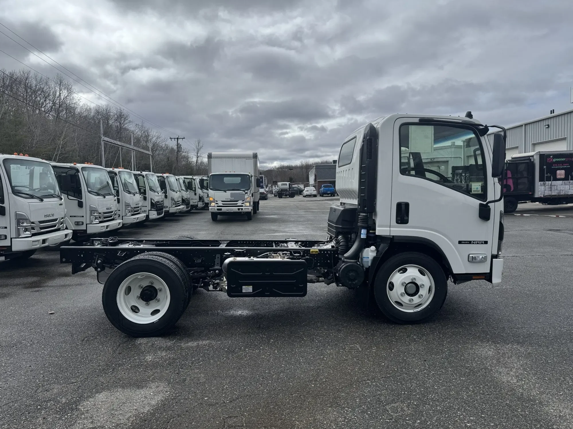 2025 Isuzu NRR - image 4