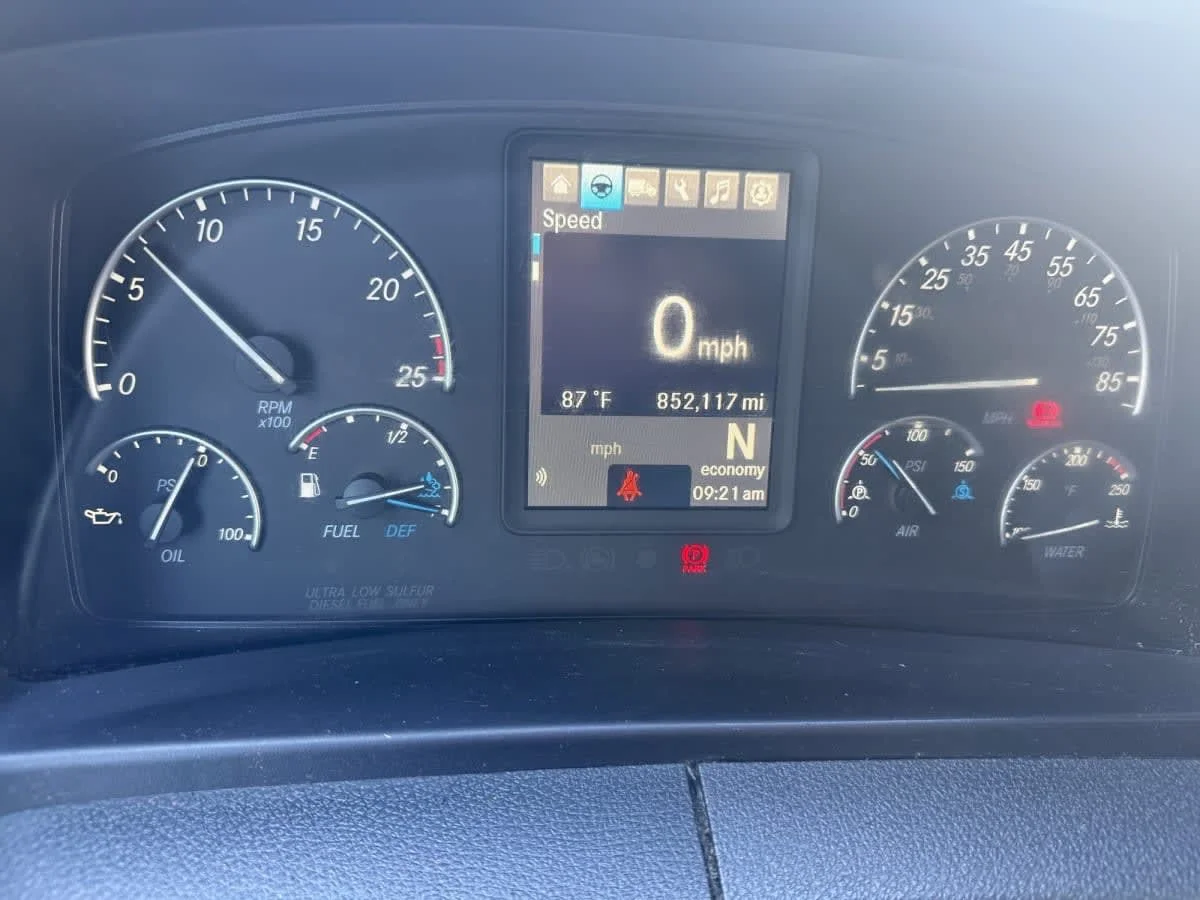 2023 Freightliner Cascadia in North Las Vegas, NV — photo 10