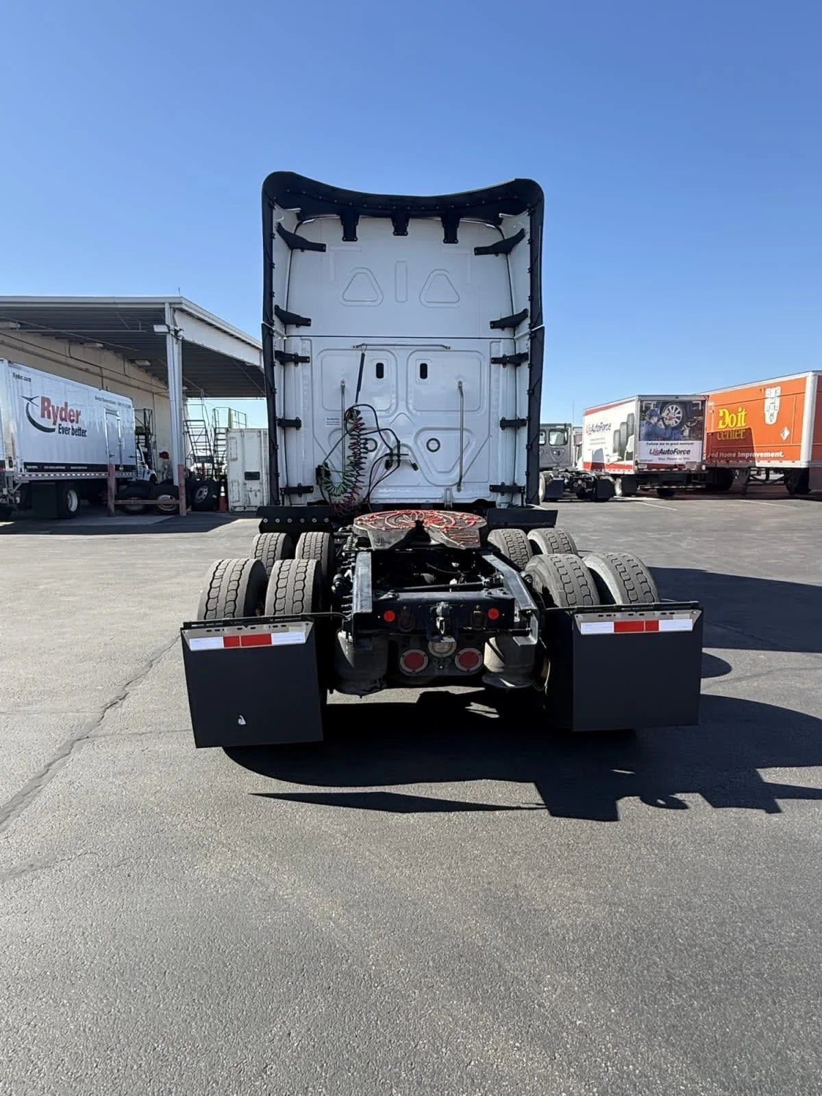 2023 Freightliner Cascadia in North Las Vegas, NV — photo 5