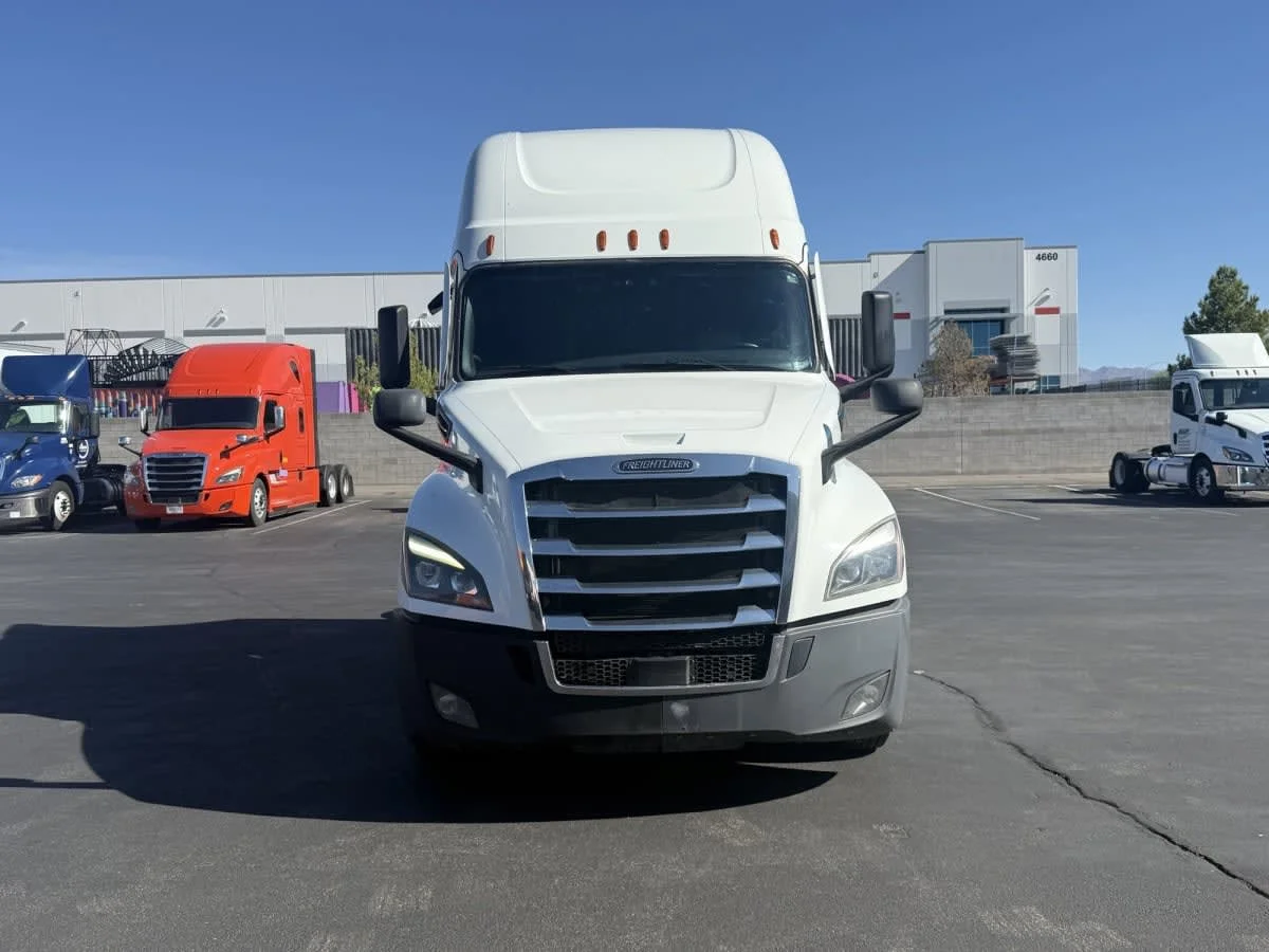 2023 Freightliner Cascadia in North Las Vegas, NV — photo 2