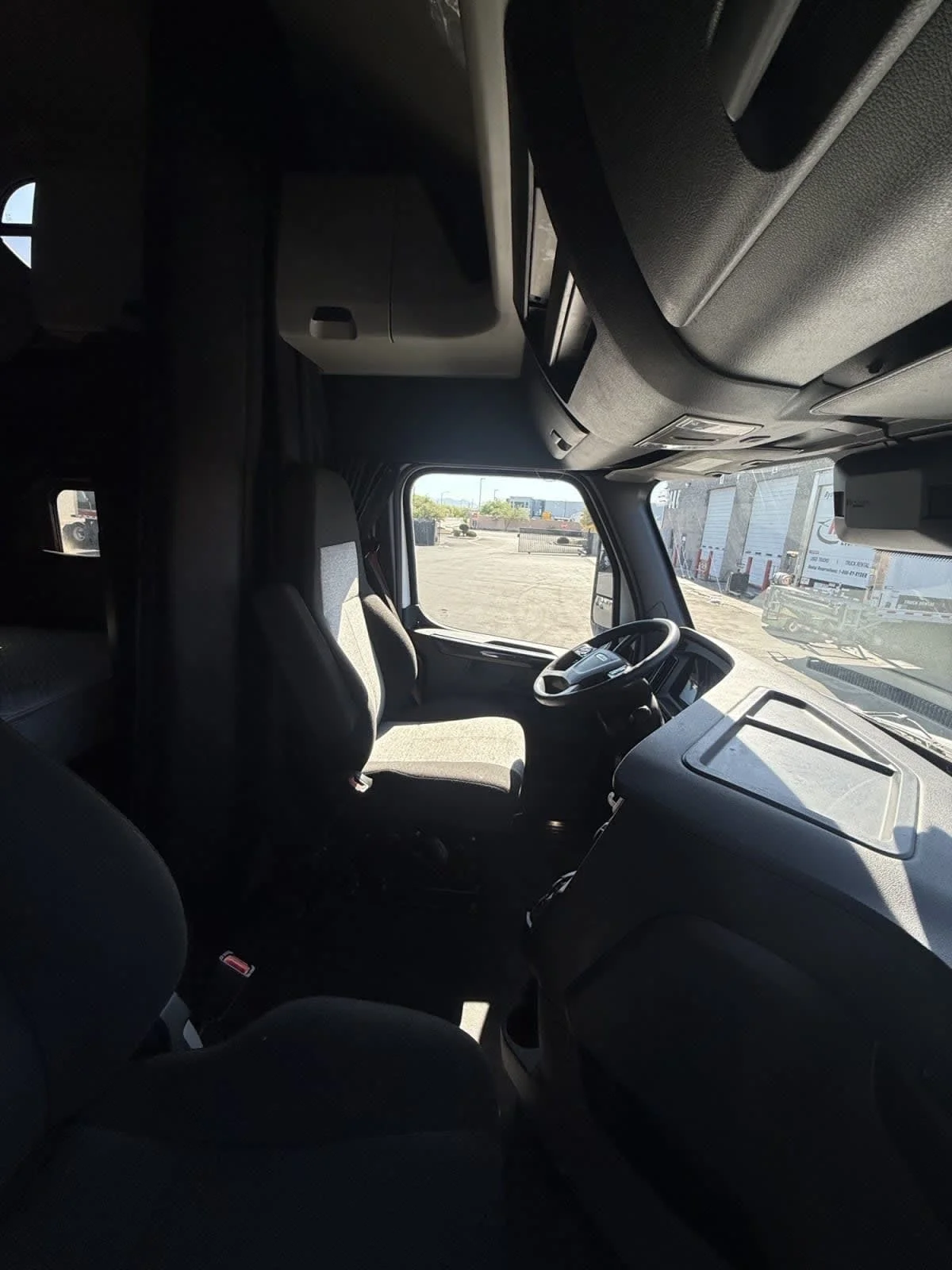 2023 Freightliner Cascadia in North Las Vegas, NV — photo 7