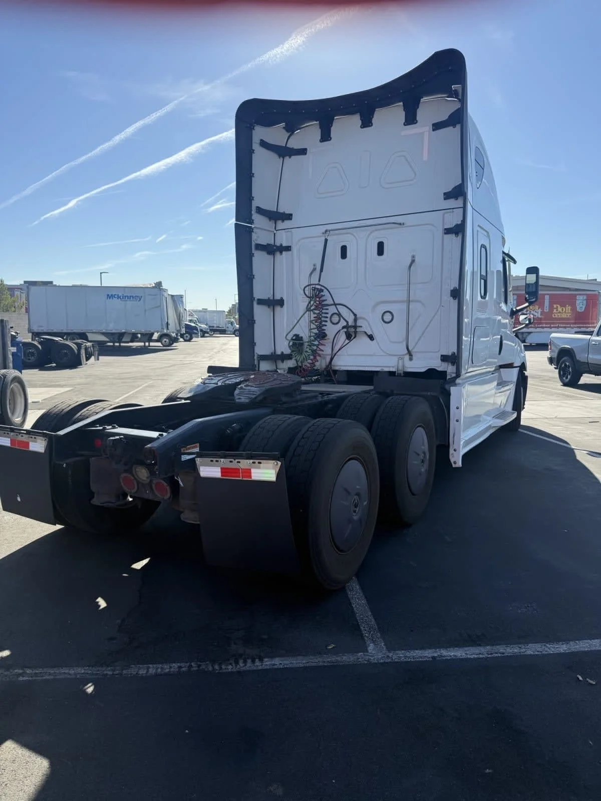 2023 Freightliner Cascadia in North Las Vegas, NV — photo 4