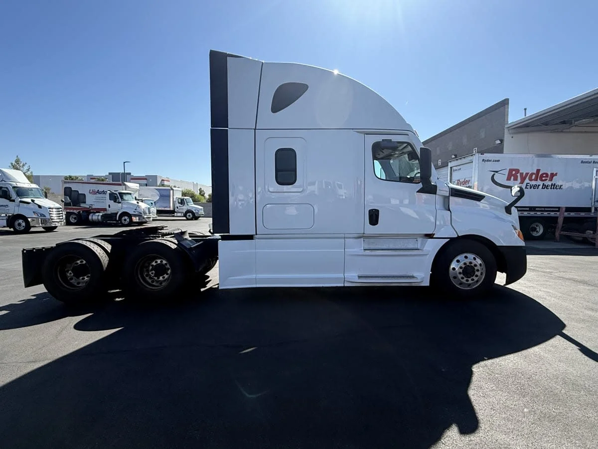 2023 Freightliner Cascadia in North Las Vegas, NV — photo 11