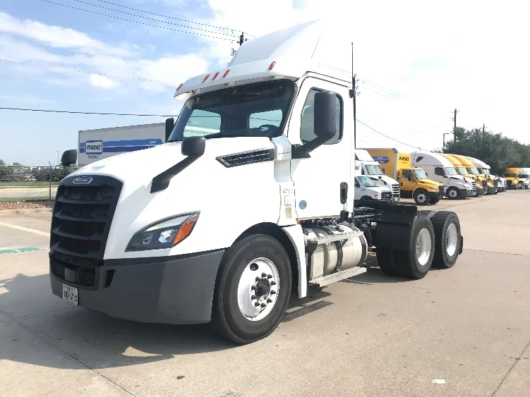 2020 Freightliner Cascadia - image 3